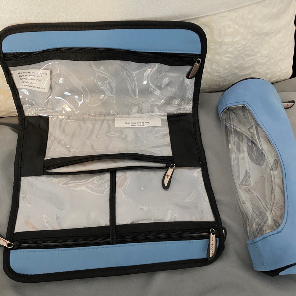 Travelon jewelry case magnetic closure and zippers